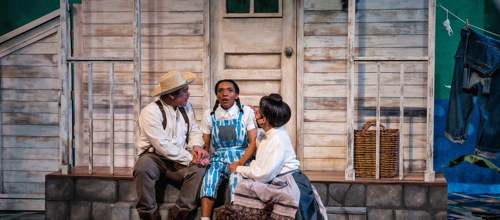 Jerik Fernandez, Marena Kleinpeter, and Annelih Hamilton in The Wonderful Wizard of Oz. Photo by Truman Buffett.